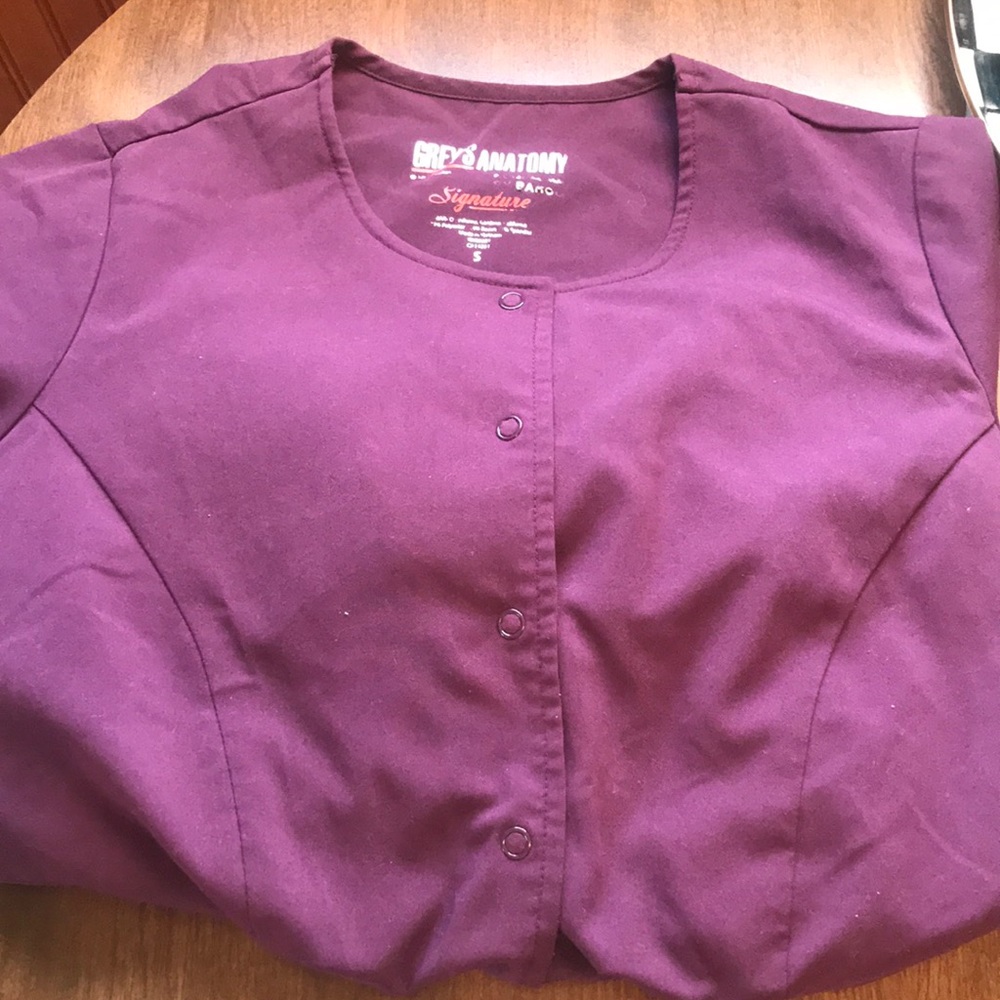 Greys anatomy scrub jacket Maroon in color!